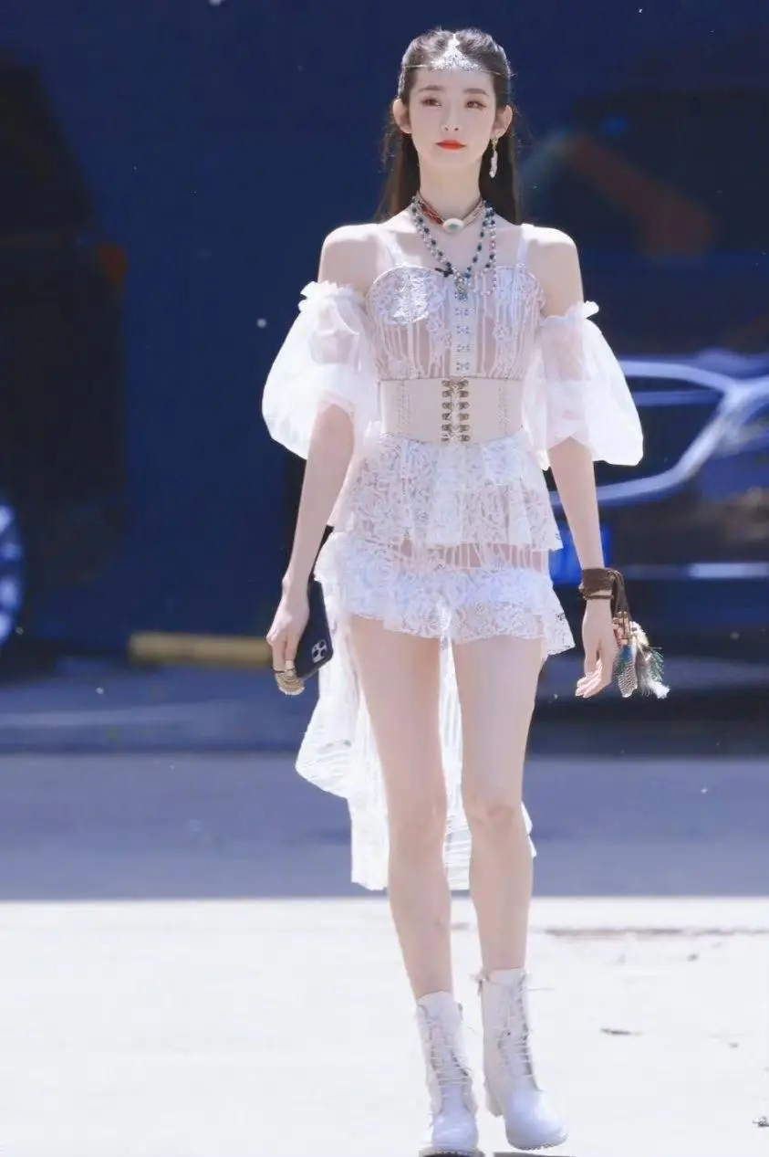 娇小脸显高女明星_长脸型身高高错觉_娱乐圈娇小女明星