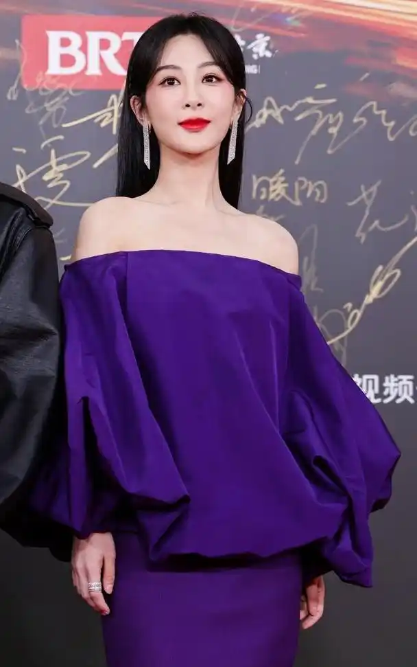 寒冬红毯保暖心机_女明星的冬装_女明星红毯穿搭保暖技巧
